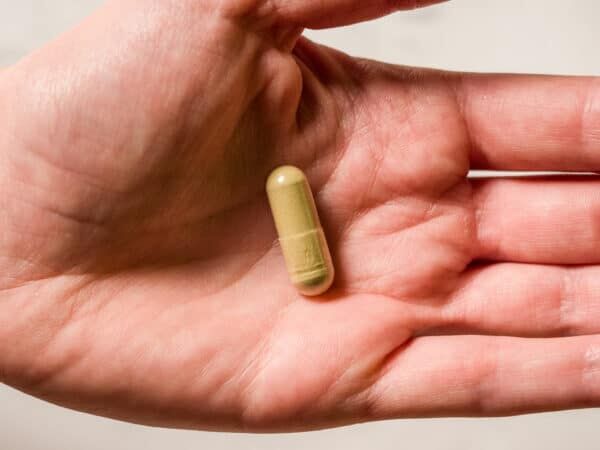 Super Speciosa Emerald Select Enhanced Kratom Capsules - Image 2